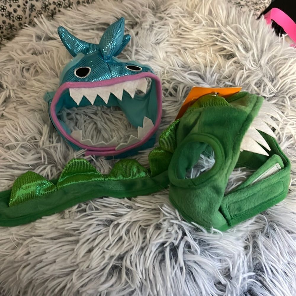 2x cat headpieces nwt dinosaur & shark/piranha fish